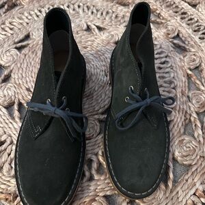 NWOT Clark's Originals Navy Blue Suede Desert Boots in Size 7.5